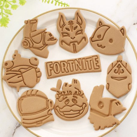 Moule à biscuit personnages Fortnite 9 pièces